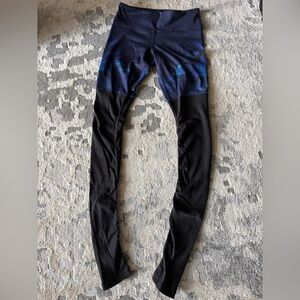 ALO Yoga Gypset Goddess Lotus Leggings (Size S)